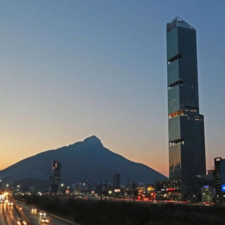 Hilton Garden Inn Monterrey Obispado Exterior photo